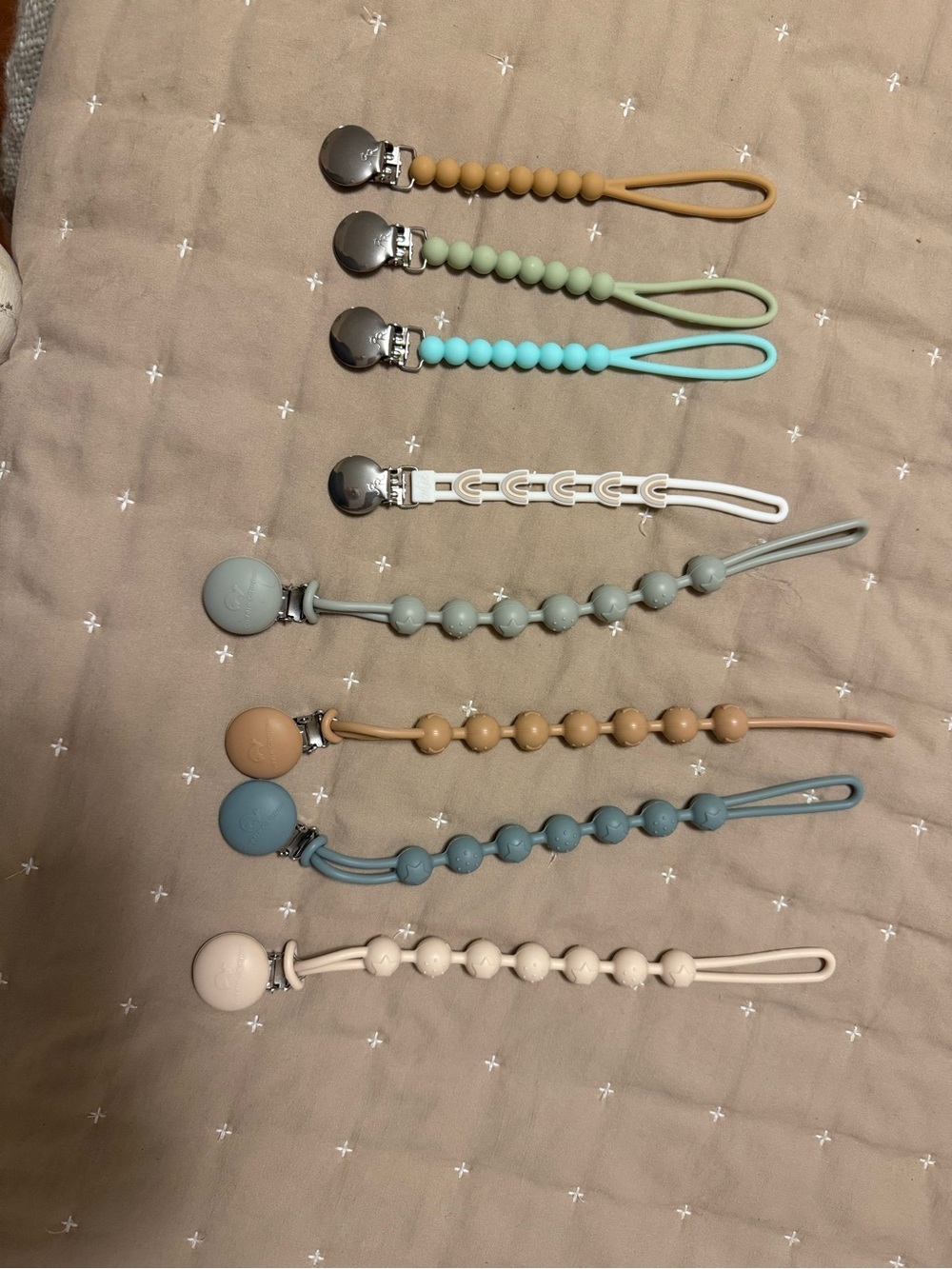 New never used itsy Rittz pacifier clips